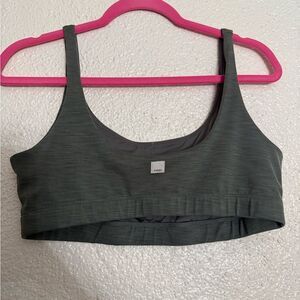 Vuori lux rib daily Green Sports Bra size Large